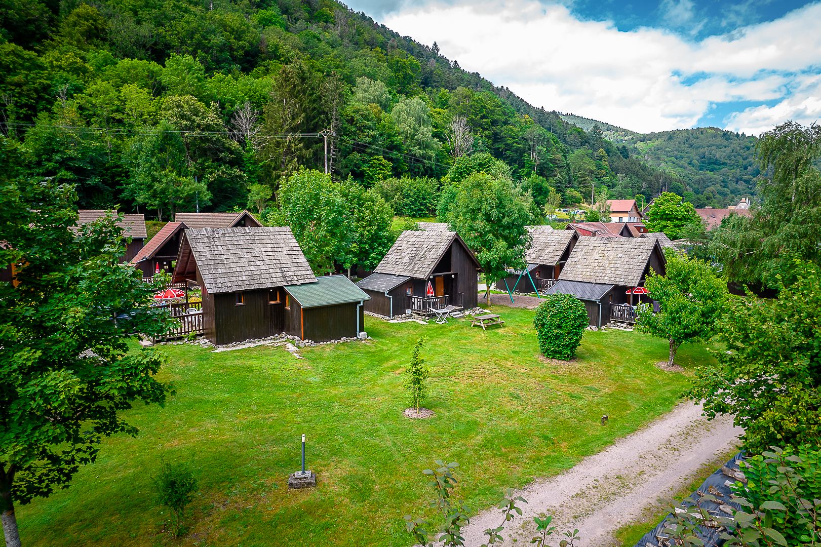 Buitenaanzicht van de Wormsa-chalets in de Elzas