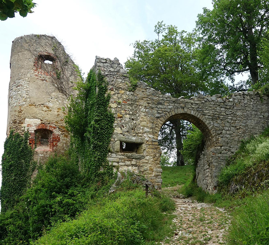 Das Schloss von Ferrette ist eine der ältesten Burgen im Elsass
