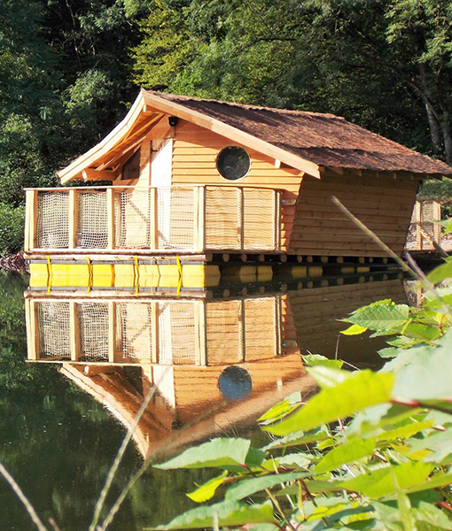 Unusual lodging on the water of the campsite les Castors in Alsace