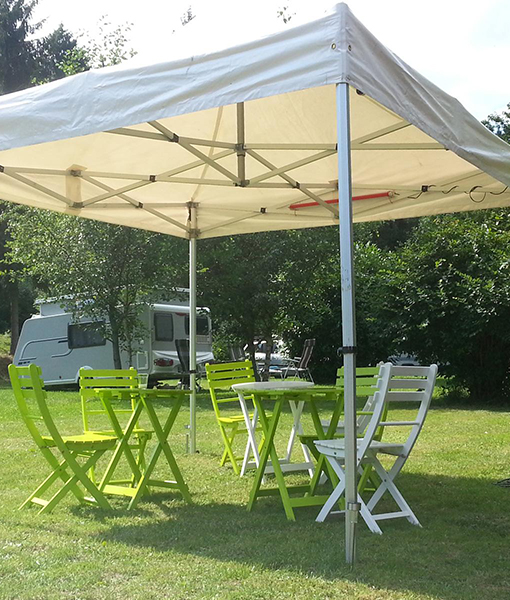 Stellplatz für Wohnmobile und Zelte auf dem Campingplatz les reflets du Mont Sainte Odile