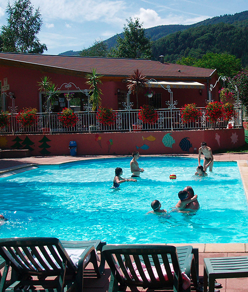 Swimming pool of the camping les reflets du Val d'Argent in Alsace