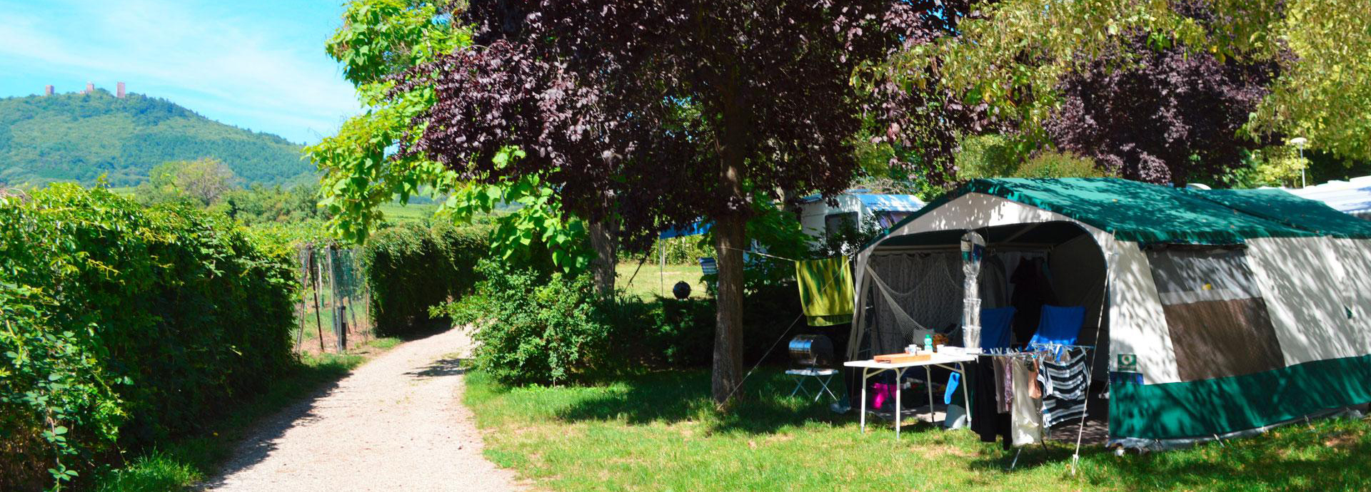 Tent pitch, camping les Trois Châteaux