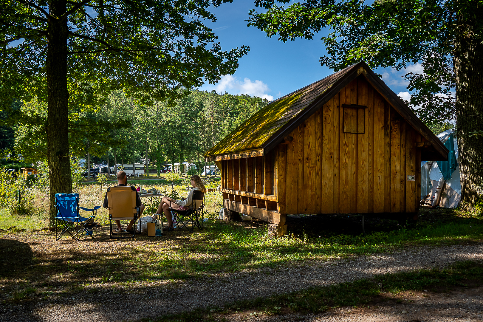 Die Hütte des Naturcampingplatzes im Elsass Osenbach