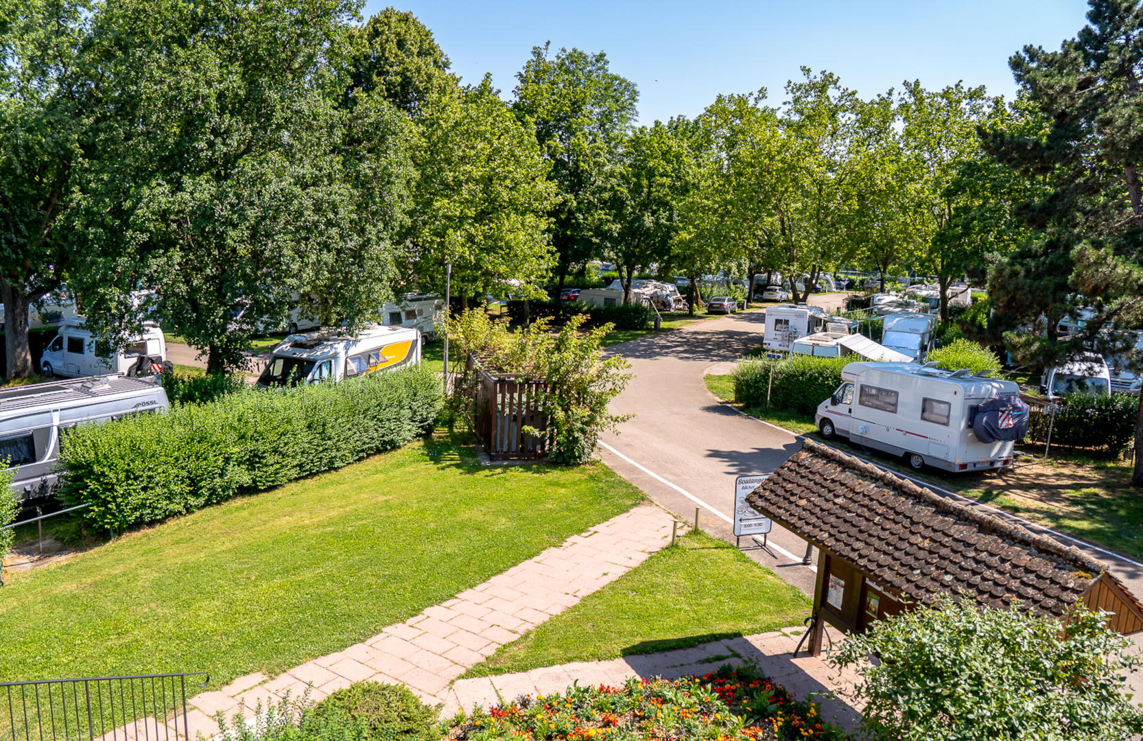 Emplacement camping-car du camping Pierre de Coubertin en Alsace